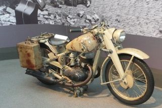 Zjistilo se, komu patřil válečný motocykl vytažený z Dunaje