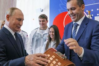 Trumpův syn vrátil ruskému podnikateli peníze za svatební oslavu, tvrdí šéf Bílého domu - Novinky