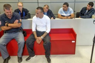 Způsobili kolaps na železnici. Soud zlodějům kabelů změnil tresty na podmínky, za mříže poslal jen jejich šéfa - Novinky