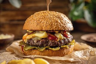 Dříve nemyslitelné. Cena hamburgeru v USA atakuje nevídanou hranici - Novinky