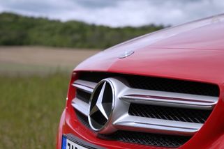 Rodinný Mercedes za 100 000 Kč může být skvělá koupě. Pod kapotou má nezničitelný motor | Autosalon TV Prima