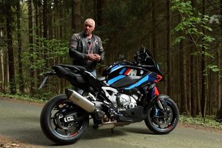 Poprvé, kdy i na Sršně byla rychlost už moc. Na tuhle mašinu vlez jedině až po psychotestech! | I like bike