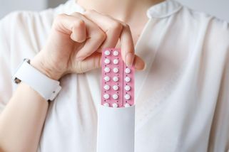Ženy už o hormonální antikoncepci nestojí. Proč?