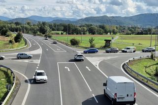 Dlouhé čekání a riskantní manévry řidičů v Příboře. Řešením je kruhový objezd, míní autoři petice - Novinky