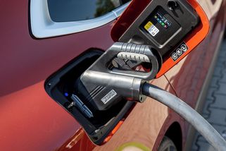 Až 41 % českých řidičů by mohlo snadno přejít na elektromobil, tvrdí průzkum - Novinky