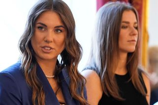 Šaty českých tenistek vzbudily údiv. Kdo je obléká? Jdou na funus? píší fanoušci - Sport.cz