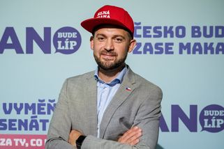 Tvrdý předvolební střet natvrdlých. Uráží inteligenci Pražanů více kampaň ANO, nebo Spolu?