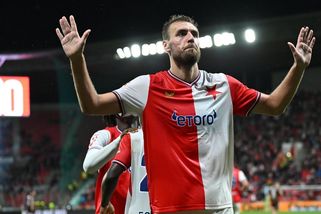 Strach o Chorého. Padl na zem a hřiště opustil na nosítkách - Sport.cz