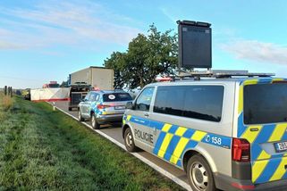Řidička vjela na Brněnsku přímo pod kamion, na místě zemřela spolujezdkyně - Novinky
