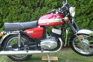 Jawa 350 stála až 11 000 Kčs. Přesto po ní toužily celé generace motoristů
