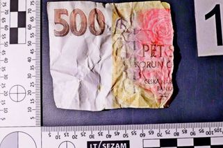 Cizinec vyráběl falešné bankovky na tiskárně, jeho komplic s nimi platil po celé Ostravě - Novinky