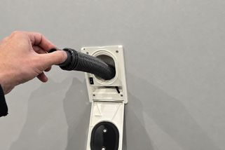 Robotické vysavače dostávají silnou konkurenci. Češi našli způsob, jak luxovat bez hluku a víření prachu