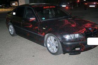 Ukrajinec v drsně pomalovaném BMW srazil při driftování v Týně muže na přechodu - Novinky