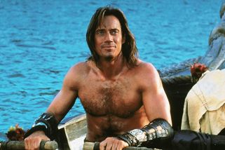 Kevin Sorbo slaví 68 let. Ze svalnatého Herkula je dnes nenápadný senior, který utekl z Kalifornie
