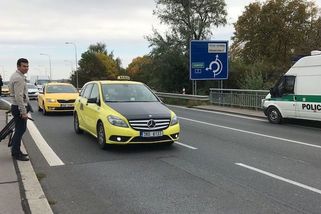 Města dostanou možnost zkoušet taxikáře z češtiny i místopisu - Novinky