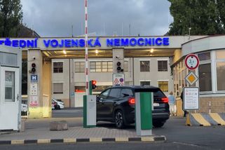 Vojenská policie zasahuje v ÚVN, zadržela tři lidi - Novinky