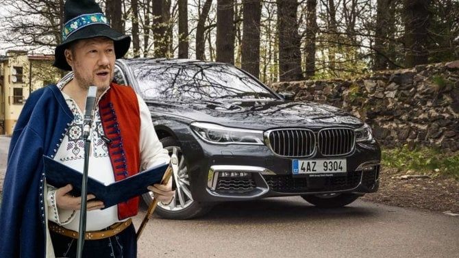 Tomio Okamura a jeho osmiválcové BMW: Máme kompletní seznam výbavy a další fakta, je to luxus na druhou - Autobible.cz - Předjedeme vaše představy!
