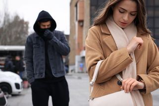 Větší bezpečí pro ženy. Laserová technologie pomůže detekovat chování predátorů