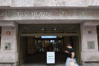 V Praze skončili obvinění úředníci. Na korupci měli systém, popsala policie - Seznam Zprávy
