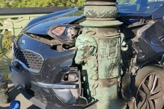 Na Čechově mostě v Praze řidička srazila dva lidi na chodníku - Novinky