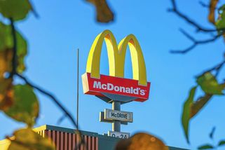 Konec vlády hamburgeru? McDonald's kvůli mladým vsadil na kuře - Novinky