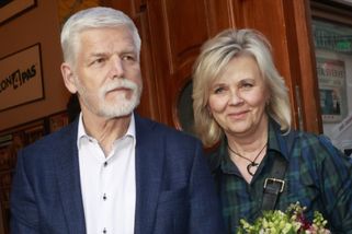 Prezidentský pár posnídal s dvojnásobným mistrem světa Formule 1: Jejich outfity fanoušky doslova nadchly. „Takhle se reprezentuje Česko“