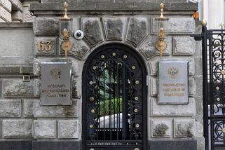 Německo vyhostí 150 Rusů. Jsou to samí diplomaté a jejich rodinní příslušníci, dušuje se Moskva - Novinky