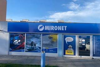 Český e-shop vyměnil Claude za AI, která neumí napsat ani větu. Přesto je 343krát levnější a 19krát rychlejší
