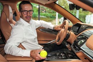 Tenista Radek Štěpánek je novou tváří slavné automobilové značky. Jeho služebáky mu můžeme jenom závidět