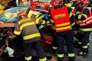 Tragická nehoda na Uherskohradišťsku. Po čelním střetu zemřela řidička - Novinky