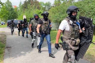 Zloděj vzal v domě ve Znojmě trezor i s pistolí, došla si pro něj zásahovka - Novinky
