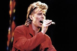 Nejlepší skladbou 70. let je podle The Telegraph píseň Davida Bowieho