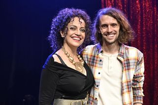 Neudržíte slzy! Lucie Bílá dojala fanoušky i sebe. Se synem Filipem si střihla píseň, která bere za srdce - Super.cz