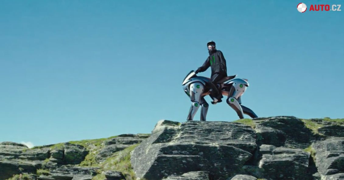 Budoucnost terénních motorek? Podle Kawasaki robotický kůň na vodík