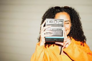 Analog je zase trendy. Mladí znovuobjevují kouzlo focení na film - Seznam Zprávy