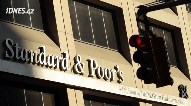 S&P zlepšila výhled ratingu ČR ze stabilního na pozitivní