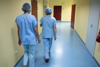 Na Bulovce poškodili pacientku, jejího manžela a plod, ale nelze mluvit o dítěti, říká právní expert