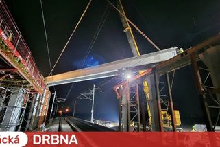 Poslední chybějící kus D1 u Přerova se buduje i v noci. Stavba se dostala nad železniční koridor