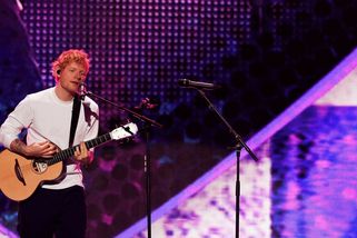 Situace v Gaze je neospravedlnitelná, vzkázal Ed Sheeran. Na pódiu se rozplakal - Novinky