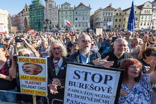 Milion chvilek v Praze demonstruje za účast ve volbách a proti volbě populistů - Seznam Zprávy