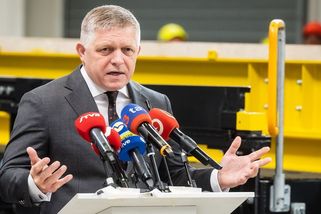 Fico couvá s odvoláním problémového ministra, ztratil by parlamentní většinu - Novinky