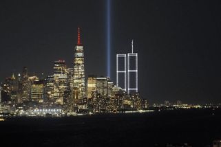 Světla dronů nad New Yorkem vykouzlila „dvojčata“ - Novinky
