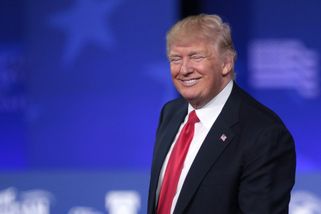 „Chci poctivé zprávy, ne vás. Buďte zticha!“ Trump...