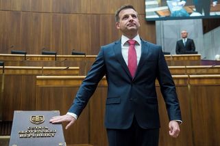 Až 400 tisíc za hodinu pro advokáta. Slovenský šéf úřadu vlády u soudu neuspěl - Seznam Zprávy