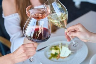 Alkohol a kalorie: Je lepší pít pivo nebo víno? I při dietě si můžete dopřát některé druhy alkoholu