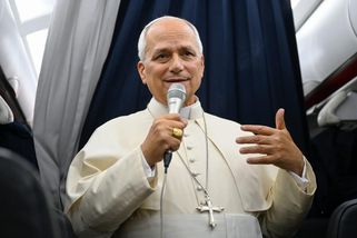 Pope: Wars are senseless; Russia and Ukraine should sit down to talk - Vatican News