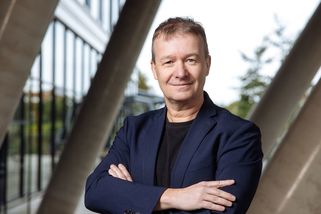 Jak vyšikanovat špičkovou vědkyni ze sítě X. Sociální sítě se staly prostředkem davového zpitomění