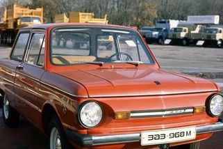 Retro: Rusko se při významné akci ztrapnilo ukrajinským autem. Ukázalo ho jako národní chloubu