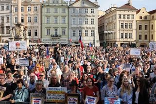 sinmed.cz/politika/babis-a-jeho-kumpani-milion-chvilek-ocekava-az-20-tisic-lidi-1262.html?utm_source=www.seznam.cz&utm_medium=seznam_distribuce&utm_campaign=lide