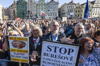 „Vláda národního rozkladu.“ Na demonstraci Milionu chvilek zněla kritika Babiše i jeho kabinetu